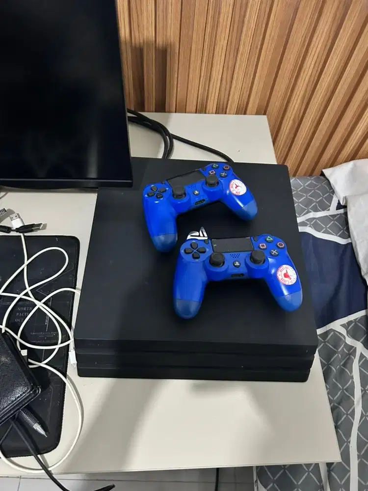 DIJUAL ps 4 PRO CUH72 1TB
