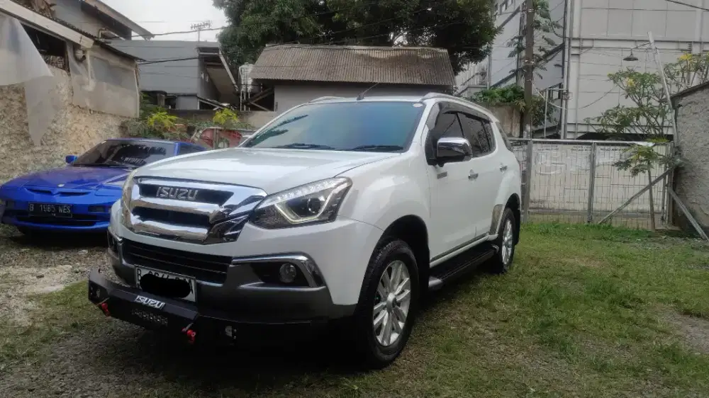Isuzu MU-X premiere low km 2017