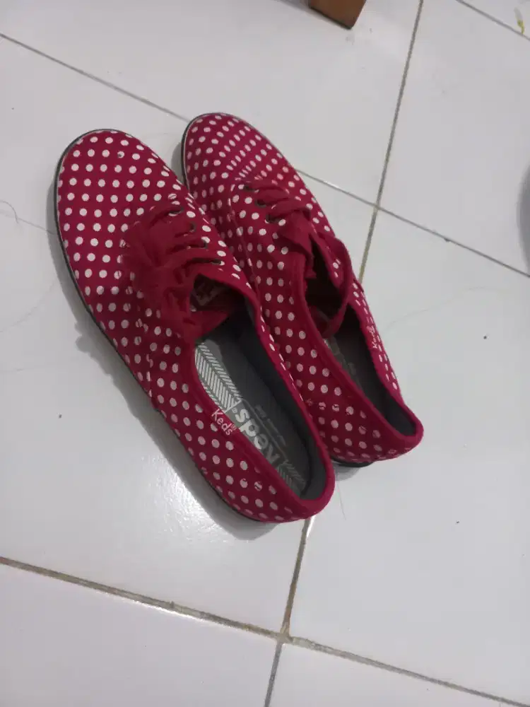 Sepatu merek keds ukuran 37 boleh nego