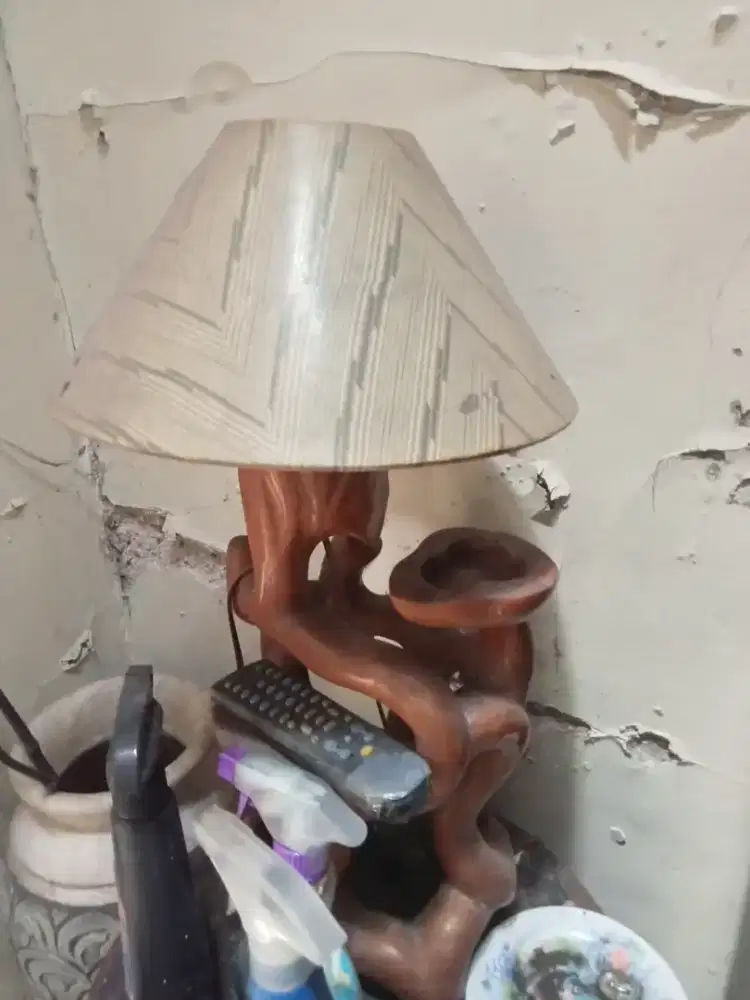 Lampu hias kayu ukir Bali ruangan