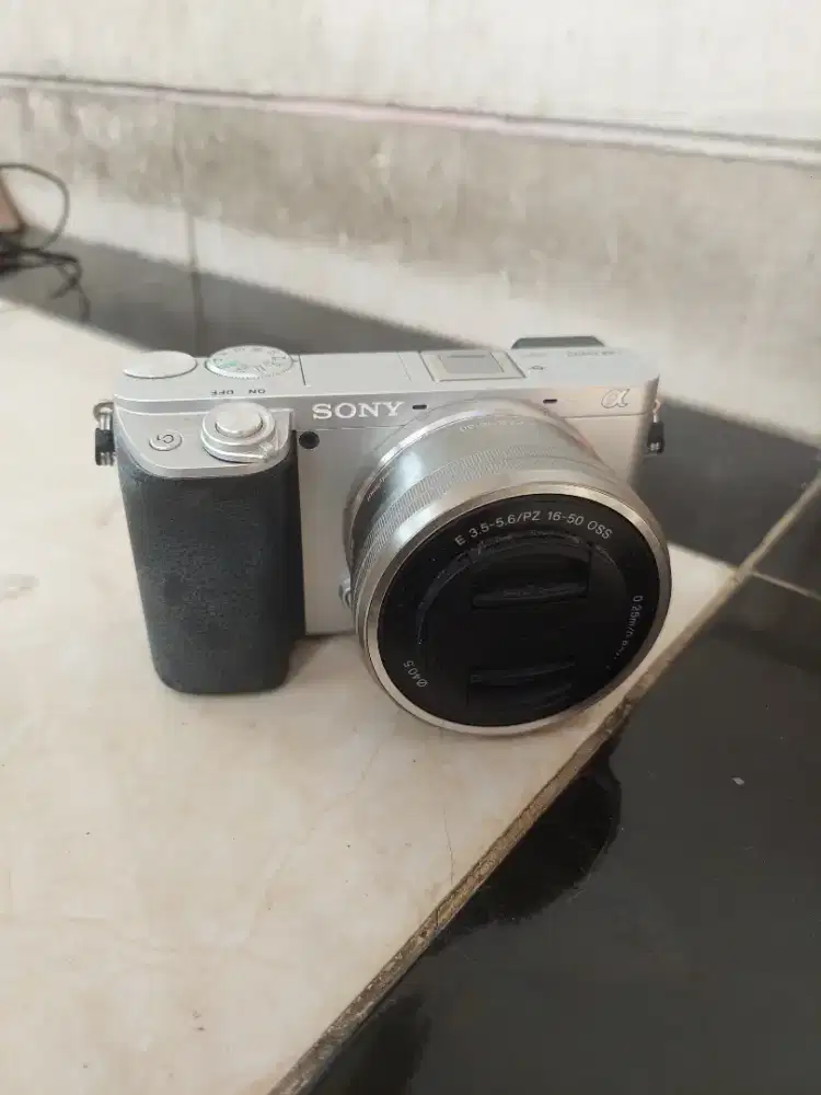 Kamera Sony a6400 Lens 16-50 mm