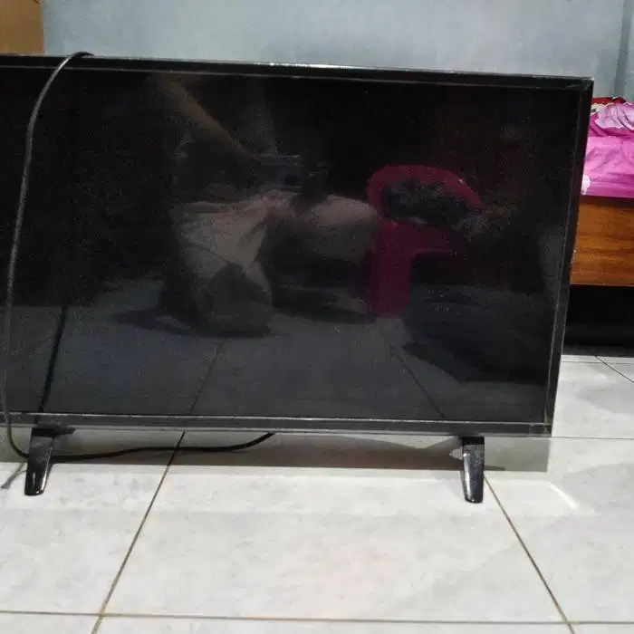 TV Flat Panasonic HD 32 inch Bekas