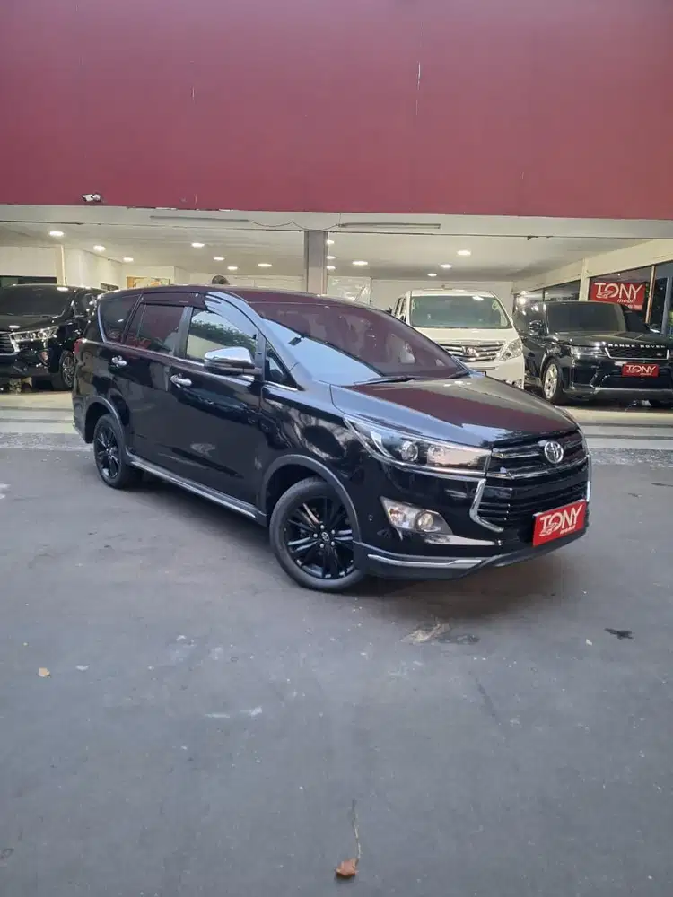Innova Reborn Venturer Diesel AT DP 23jt 2020 Hitam