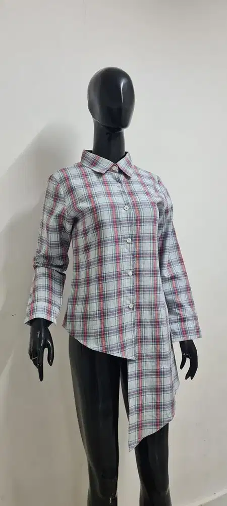 Kemeja asimetris kotak, kemeja tangan panjang wanita ukuran S