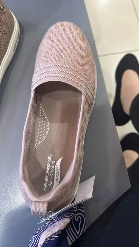 Sepatu Skechers Wanita