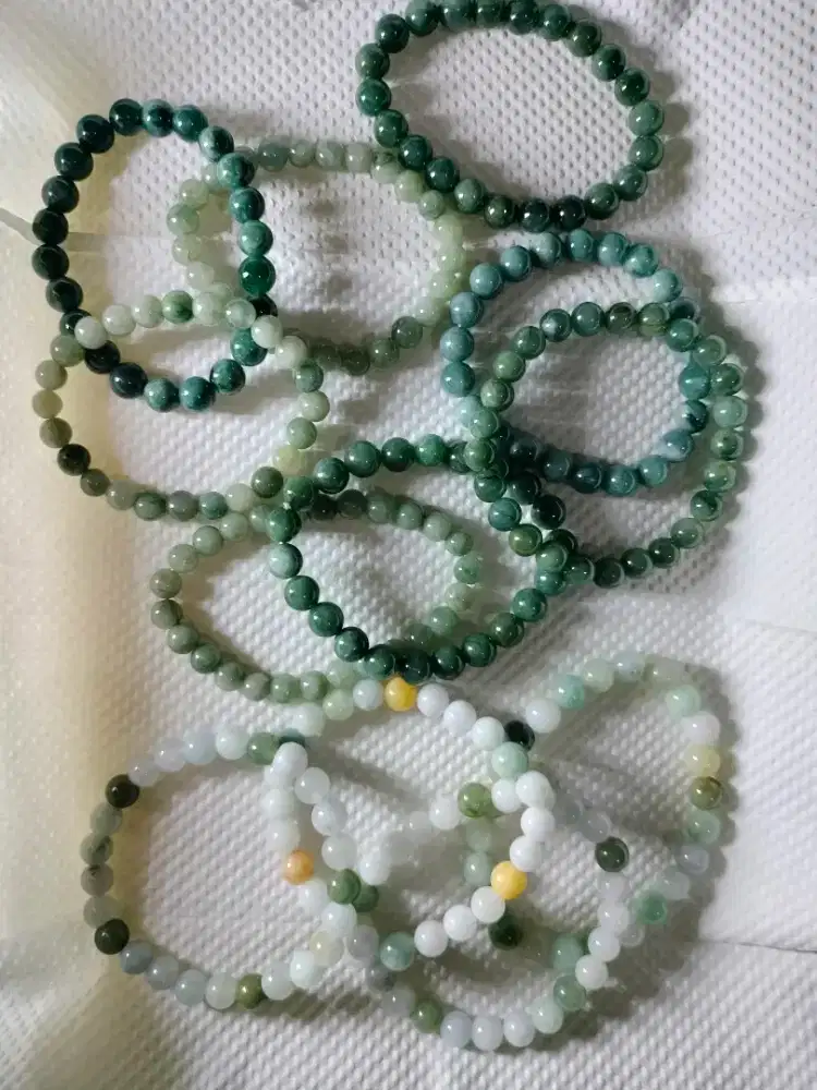 Gelang batu Giok
