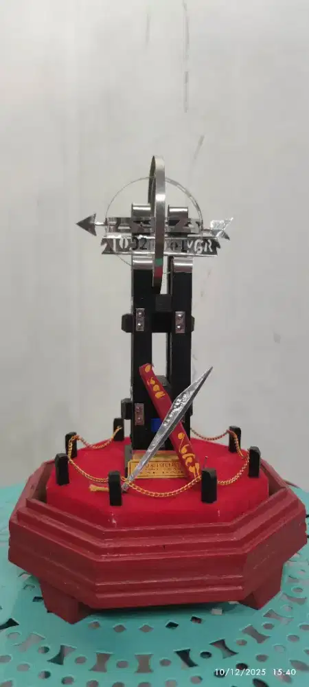Miniatur Tugu Khatulistiwa