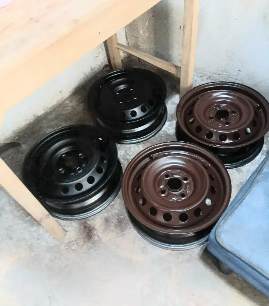 Dijual velg kaleng ring 14 pcd 100 mulus no repair no bengkang