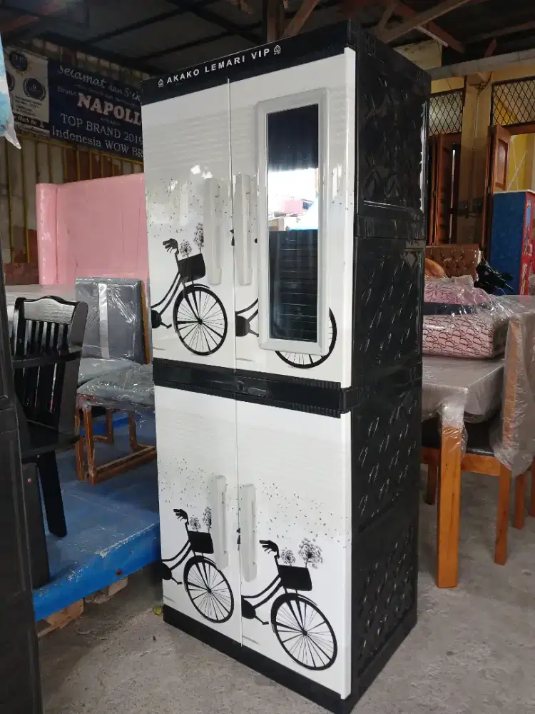 LEMARI PLASTIK HANGER