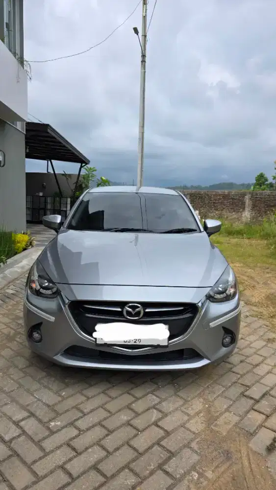 Mazda 2 Bensin Matic 1.5L A/T 2014 Silver Metalik