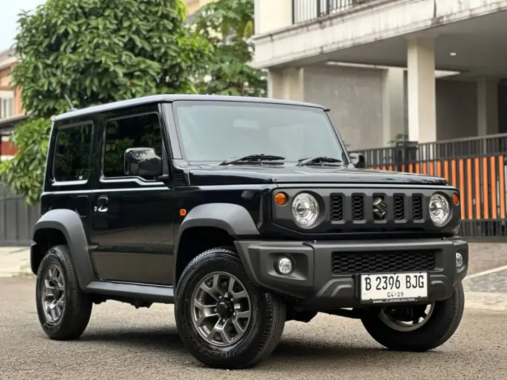 Suzuki Jimny 4x4 MT 2023 3 Doors Hitam Metalik KM 2000 PERAK