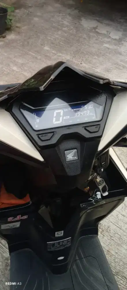 Di jual Vario 125 warna putih