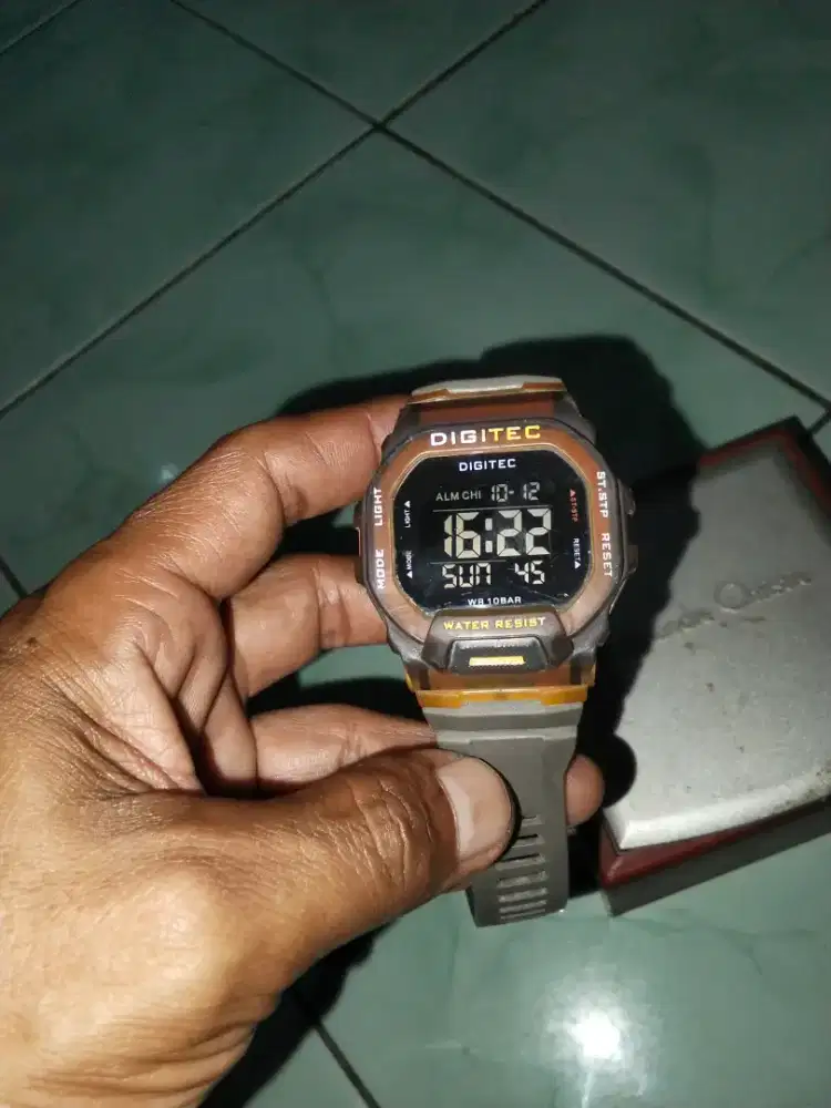 Jam tangan digitec