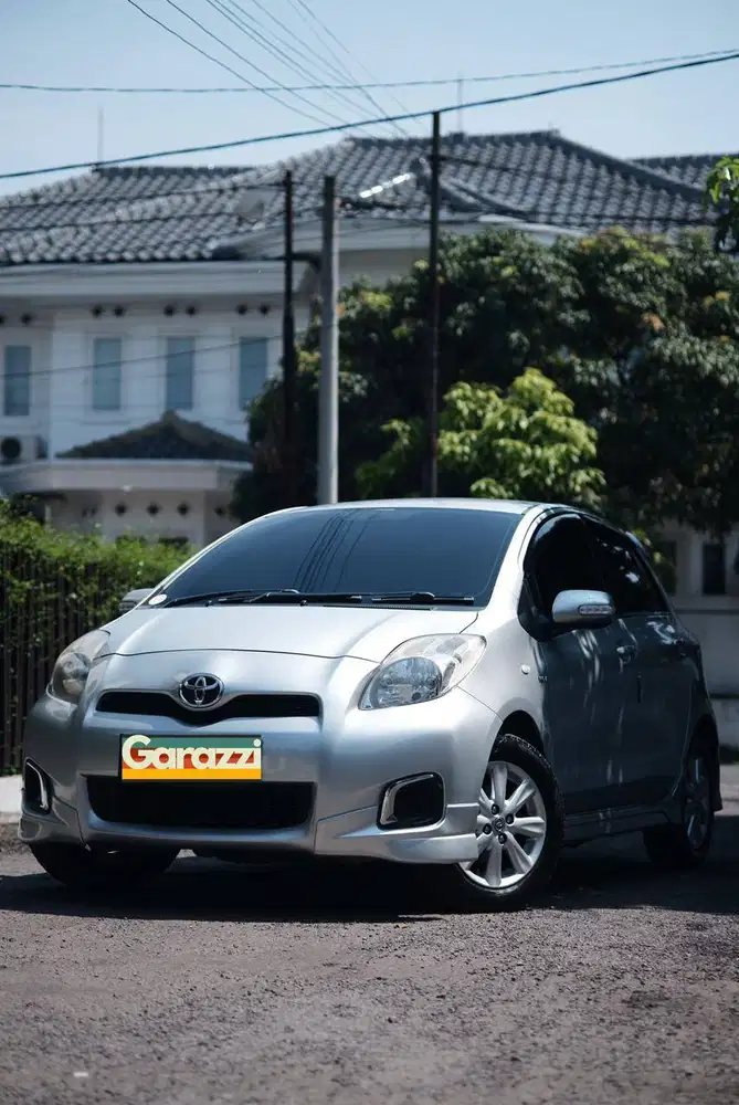 Toyota Yaris 1.5  E AT 2012 Silver      #garazzimobil