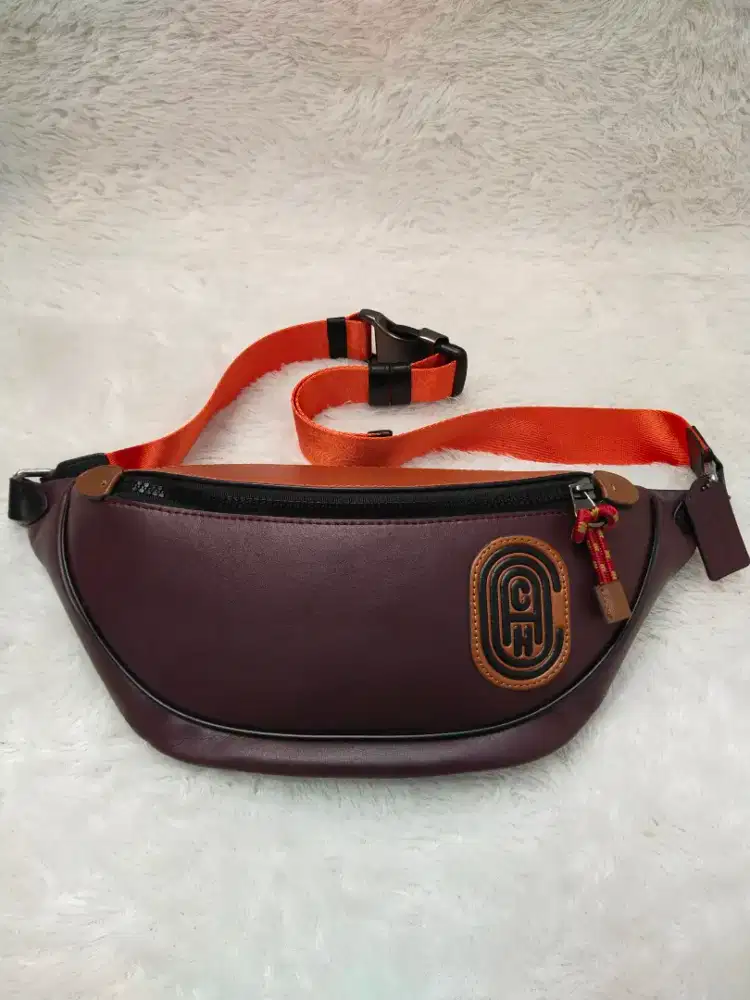 Luxury COACH slingbag stylish banget dan sangat istimewa