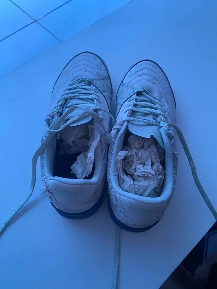Sepatu futsal wanita