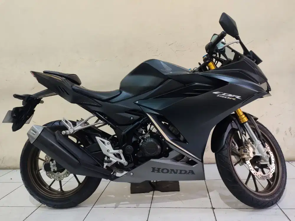 CBR 150R 2023 LIKE NEW mulus terawat siap pakai...