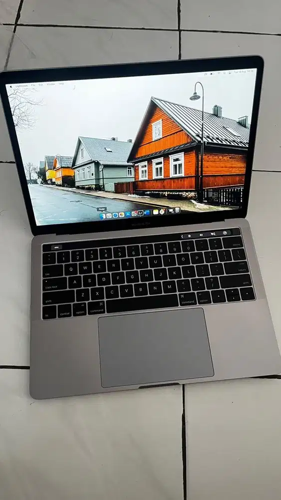 Macbook Pro 2017 i5 8/512GB Touchbar
