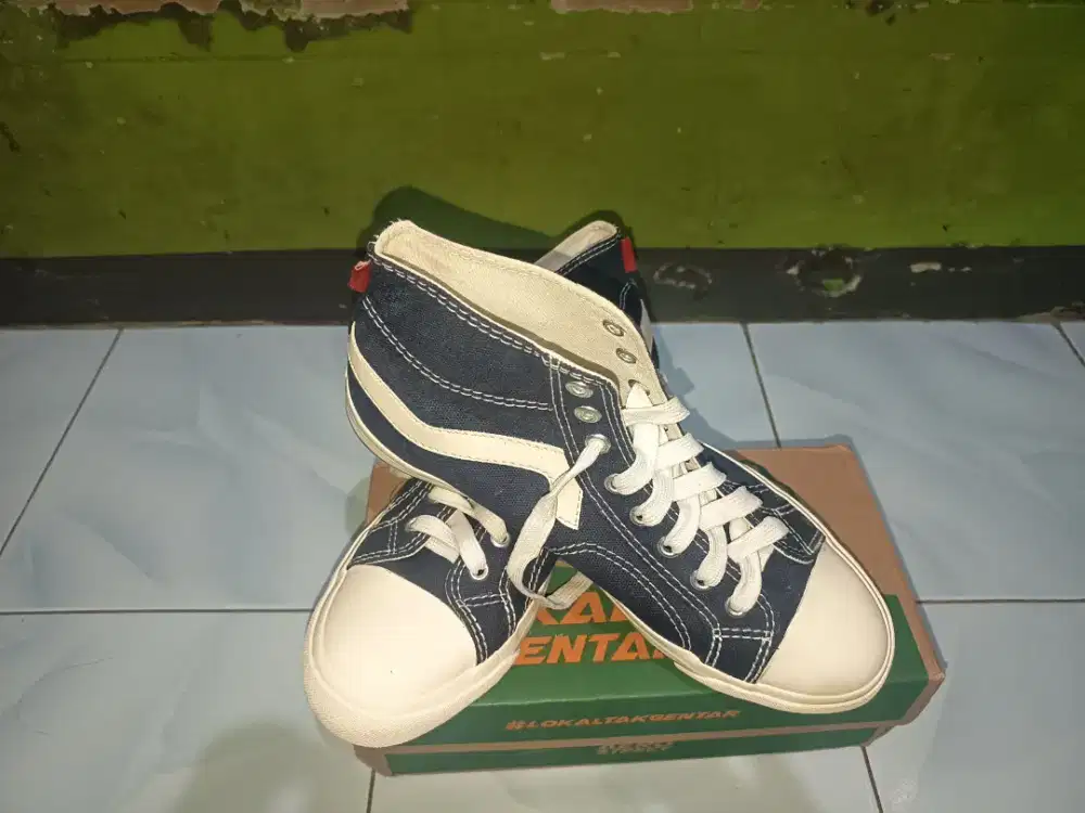 Sneakers Casual Aerostreet & JAM TANGAN SKYMAX ORIGINAL Bisa Nego