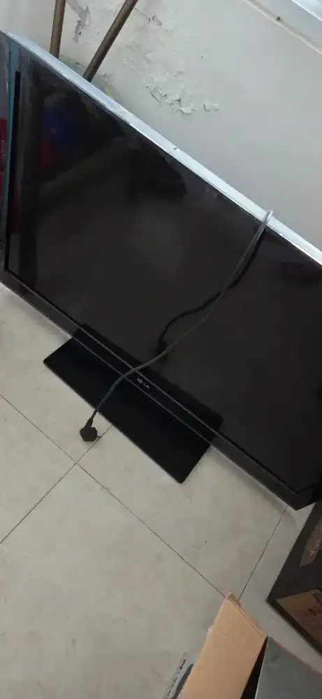 TV LG 40 Inch (Mati)