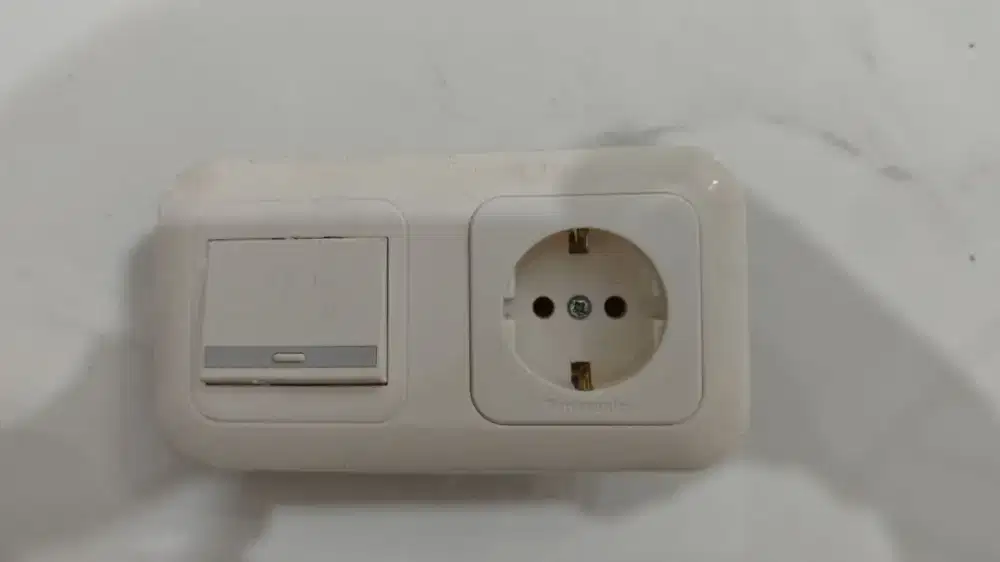 [Bekas] Panasonic saklar colokan