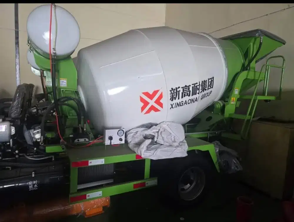 Motor Mixer Beton 2,5 m³ – Solusi Proyek Jalan Sempit