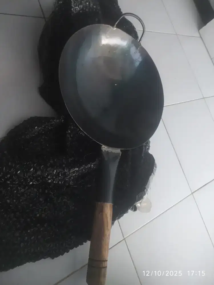 Wajan baja hitam ukuran 30cm