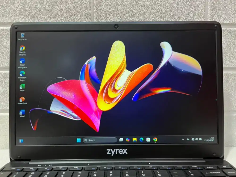 Laptop Zyrex sky 232