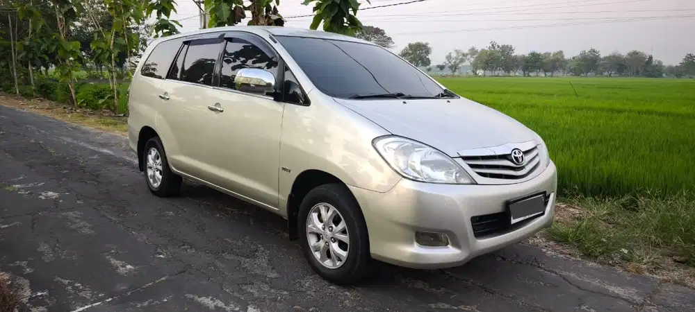 Toyota Kijang Innova 2010 Bensin
