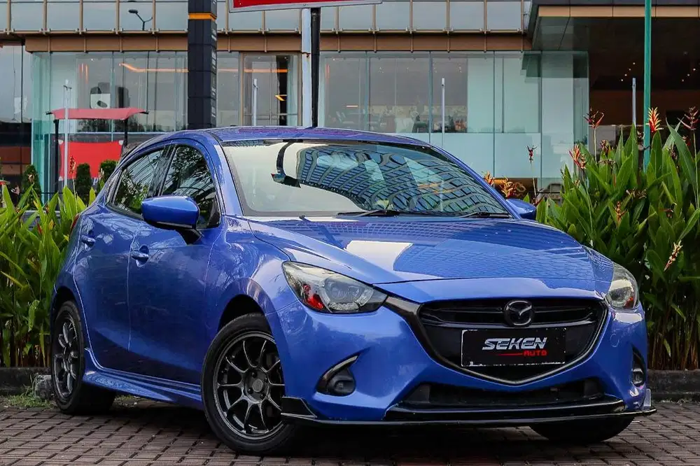 Mazda 2 R 1.5 Skyactiv AT Matic 2016 Biru Metalik. FULL MODIFIKASI