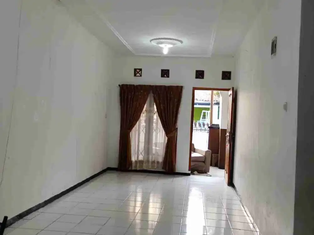 DI KONTRAKAN RUMAH 10 MENIT DARI PINTU TOL BUAH BATU