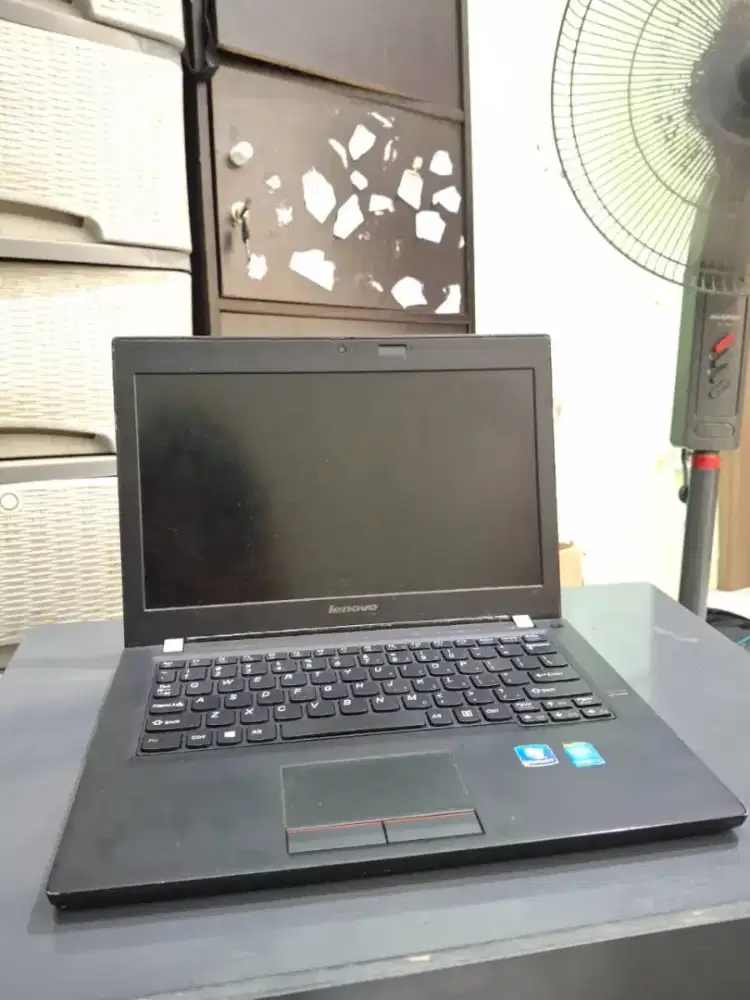 Dijual cepat laptop bekas, merk  Lenovo area SBY-SDA