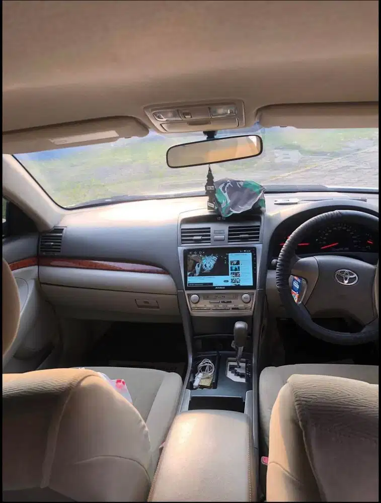 Mobil sedan CAMRY