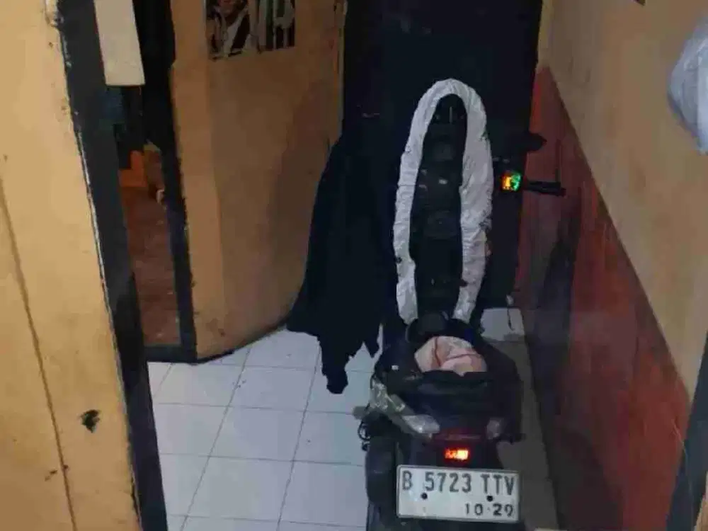 Rumah Jakarta Murah Meriah 2 Lantai dalam gang di Pondok Kopi