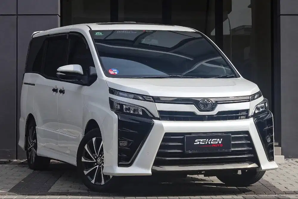 Toyota Voxy 2.0 Sunroof AT Matic 2019 Putih Metalik. FULL RECORD!!!