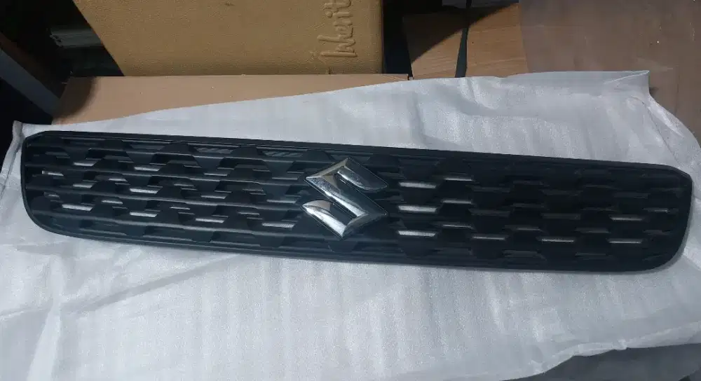 Grill radiator Suzuki ERTIGA type 1 GA Black 2012-2015 original  SGP