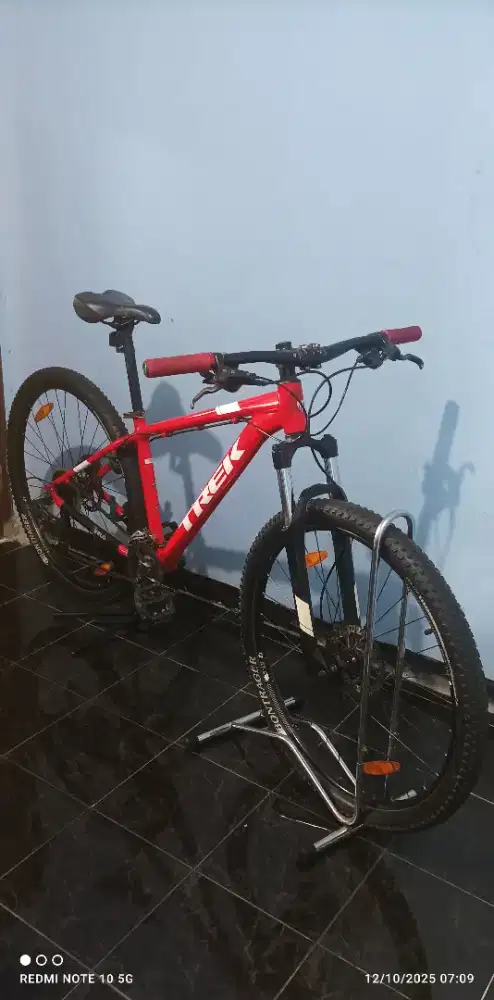 sepeda mtb Trek marlin 6 29 inch size m