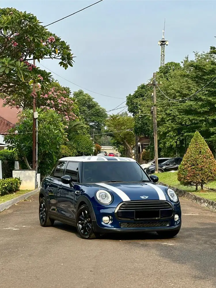 CASH Mini Cooper 1.5 Turbo 5 Doors 2015 Low KM