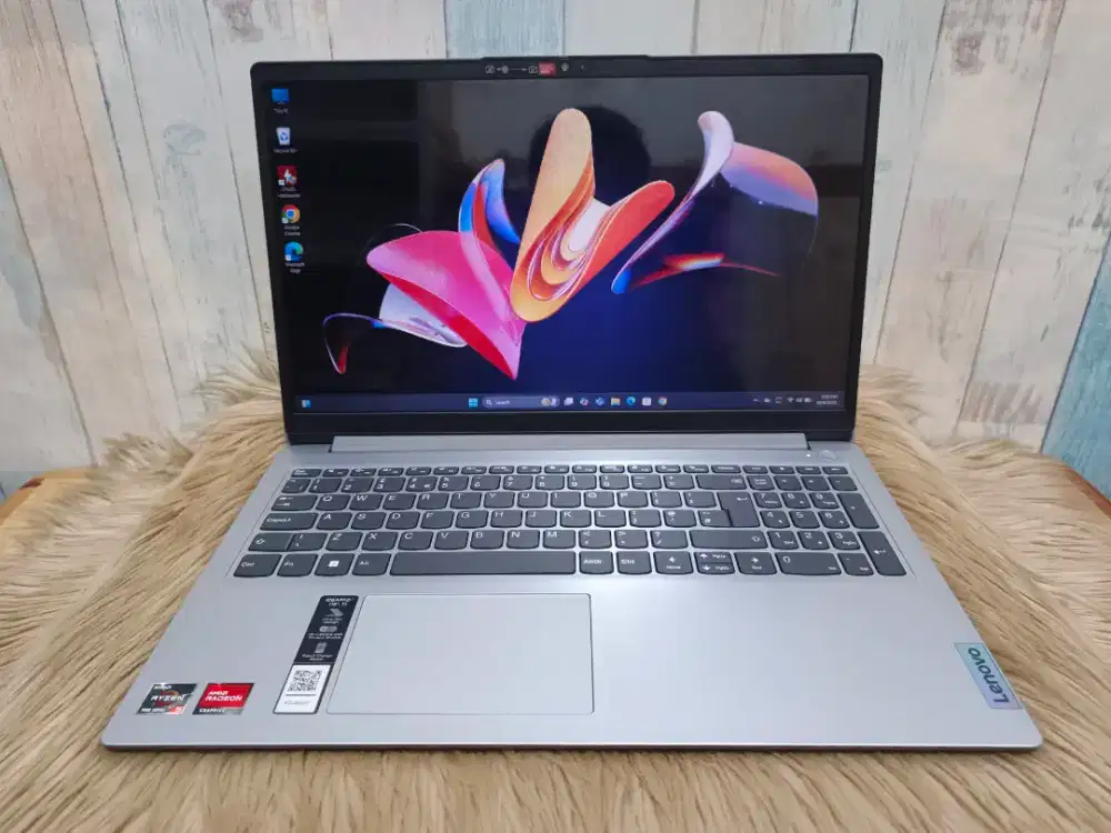 Laptop Desain Terbaru Lenovo Ideapad 1 Amd Ryzen 5 7520U Ram 8 Ssd 512