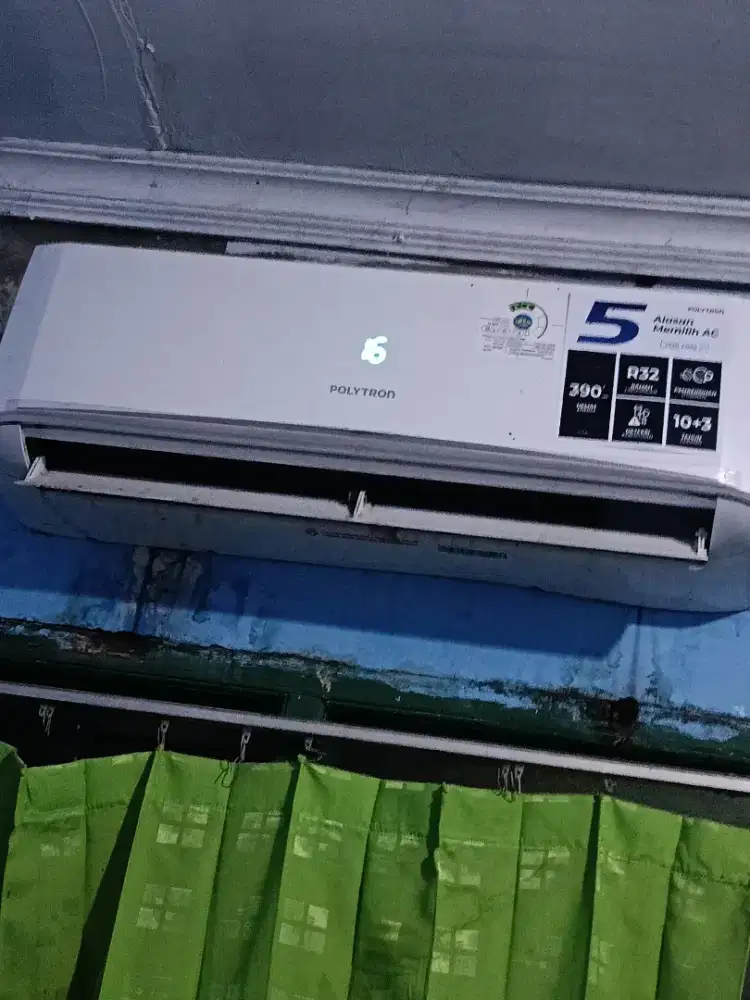 AC Polytron deluxe 2 standar bekas
