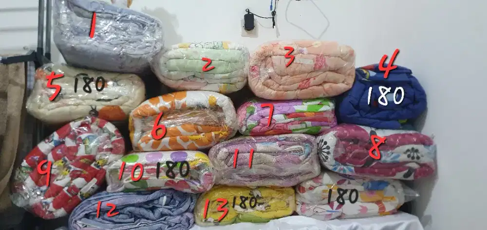 Jual 2 pcs Bedcover uk 180 dan 200