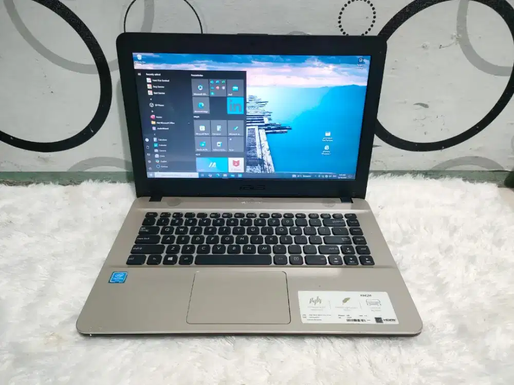 Laptop Asus X441M -CELERON N4000 -SSD 128GB -4GB -MULUS -Batre Bagus