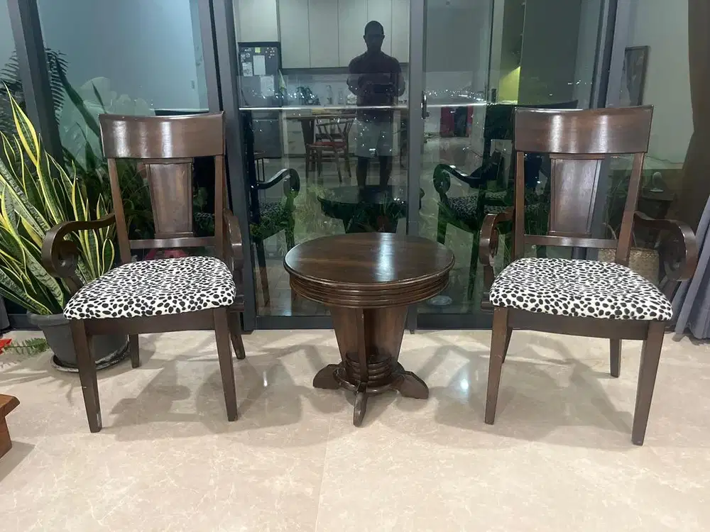 Coffee table with chairs