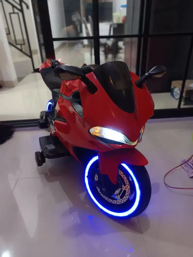Motor aki mainan