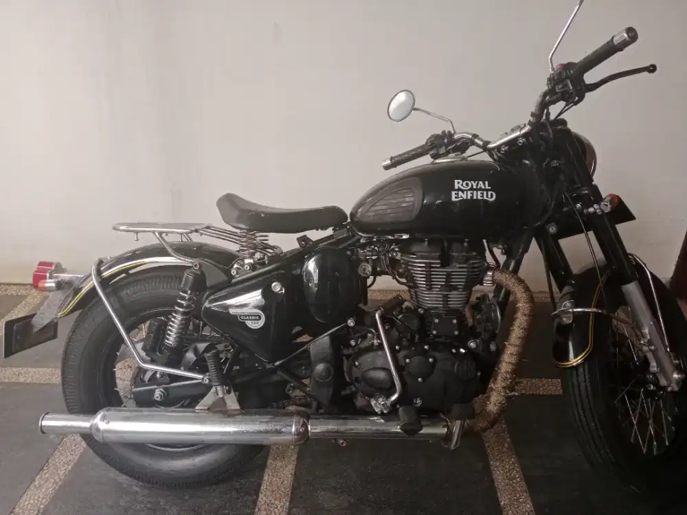 D jual royal enfield bullett clasic 500 cc. 90.000.000.nego