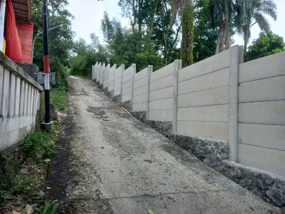 Pagar panel beton terpasang