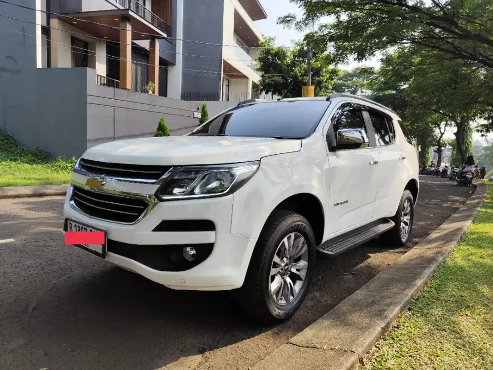 Low KM Chevrolet trailblazer LTZ A/T Putih 2018