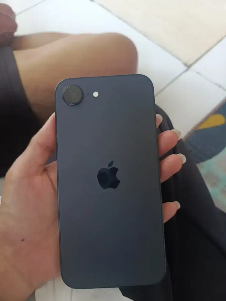 Iphone 16e 128gb ibox gransi on