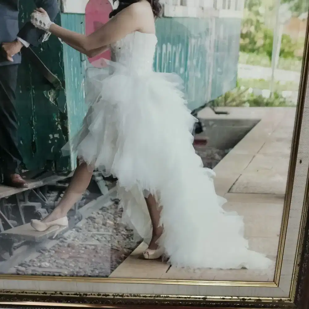 Baju pengantin pendek depan, panjang belakang