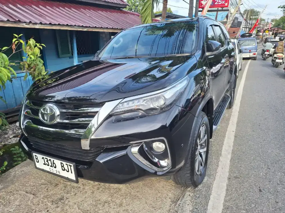 Fortuner vrz tahun 2018 warna hitam matic duesel